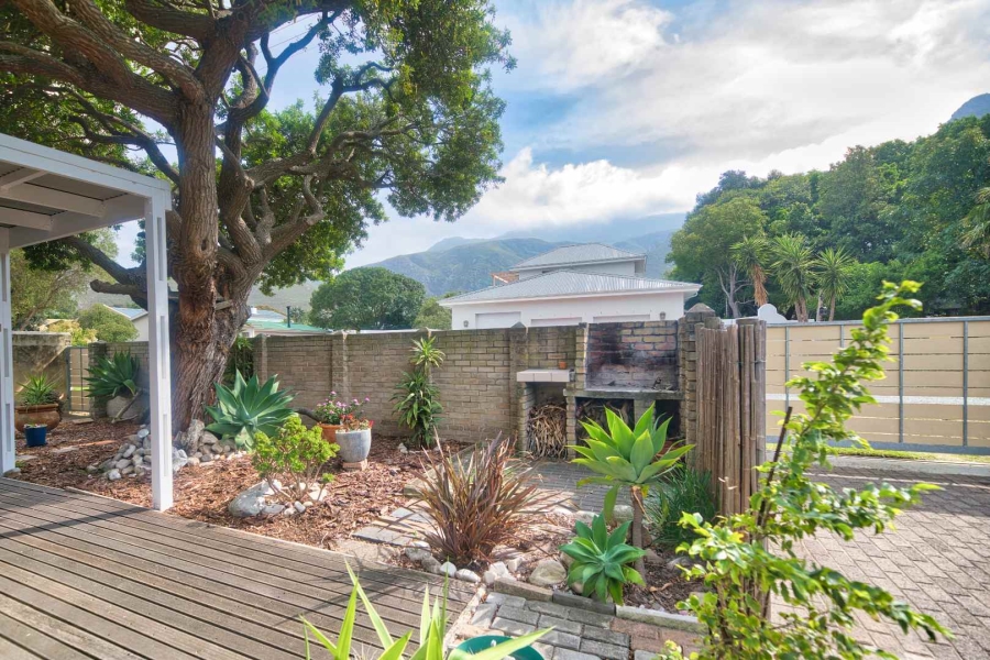 3 Bedroom Property for Sale in Voelklip Western Cape